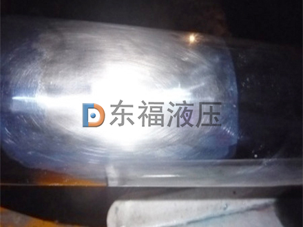 挖機(jī)液壓油缸鍍鉻活塞桿現(xiàn)場(chǎng)修復(fù)過程